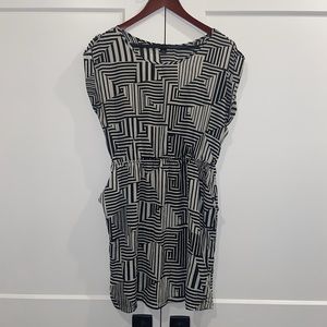Women’s Sweet Rain White & Black Geometric Print Dress Size Large